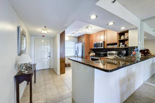 896 N Federal HWY 326, Lantana, FL 33462