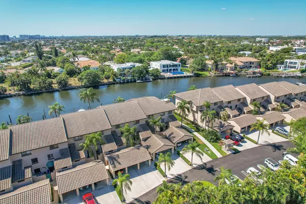 Delray Beach, FL 33483,240 Captains Walk 517