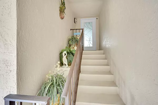 Delray Beach, FL 33483,240 Captains Walk 517