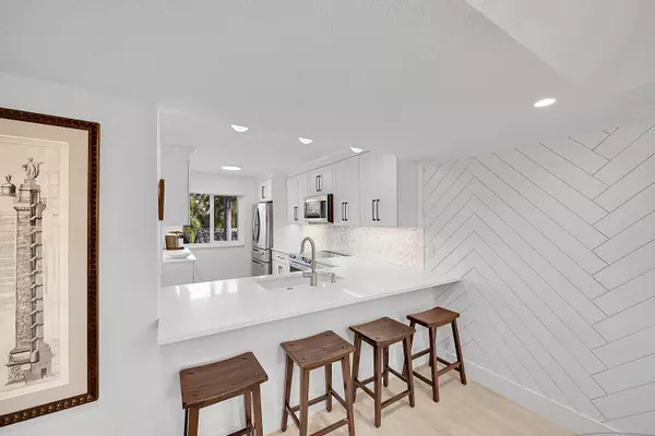 240 Captains Walk 517, Delray Beach, FL 33483