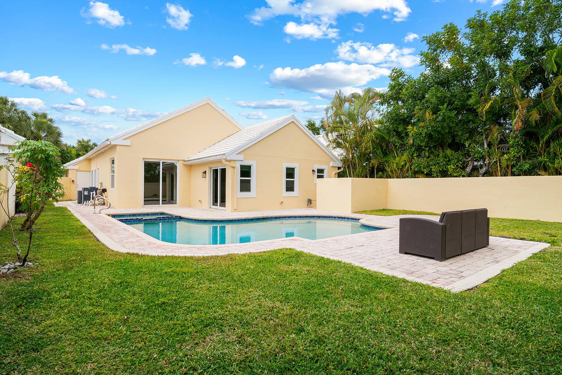 West Palm Beach, FL 33411,952 Dickens PL