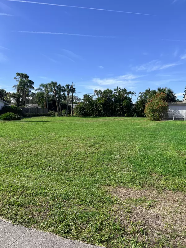 Vero Beach, FL 32962,121 15th AVE