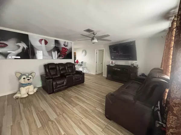 West Palm Beach, FL 33415,1543 Roy DR