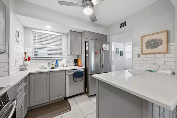Palm Springs, FL 33461,721 Lori DR 208