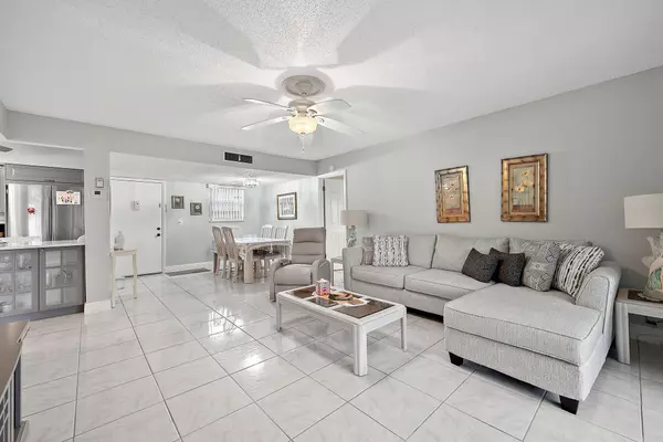 Palm Springs, FL 33461,721 Lori DR 208