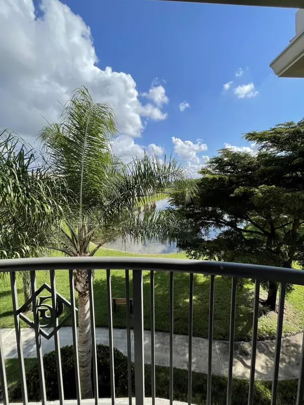 Royal Palm Beach, FL 33411,300 N Crestwood CT 318