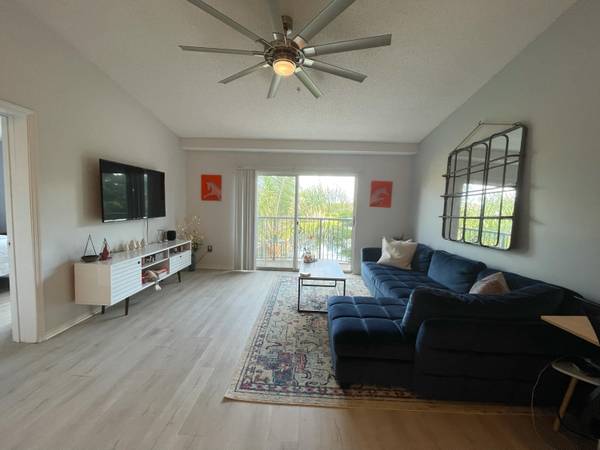 300 N Crestwood CT 318,  Royal Palm Beach,  FL 33411
