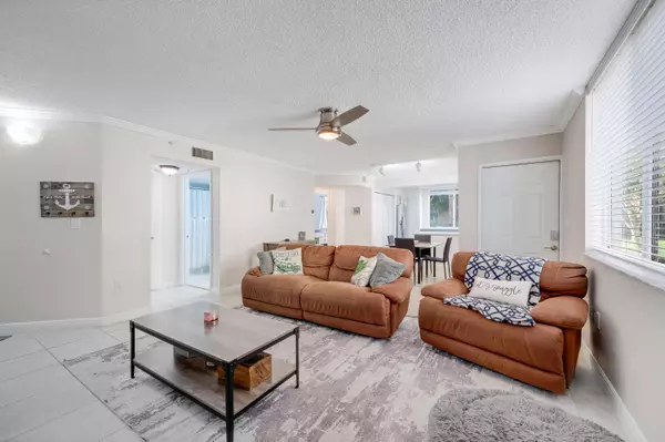 Hypoluxo, FL 33462,500 Scotia DR 106