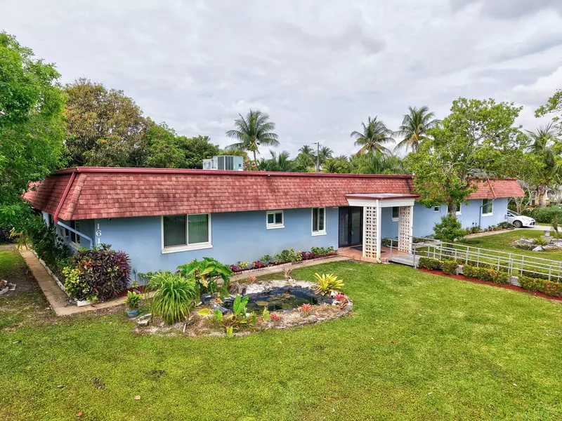1616 Crandon AVE, Mangonia Park, FL 33407