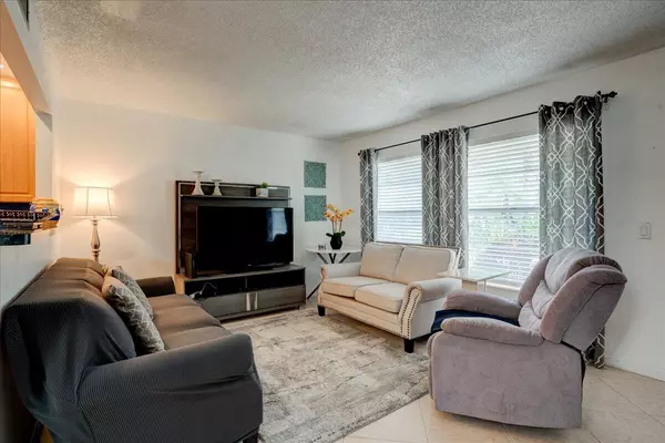 Boynton Beach, FL 33435,638 Snug Harbor DR E4