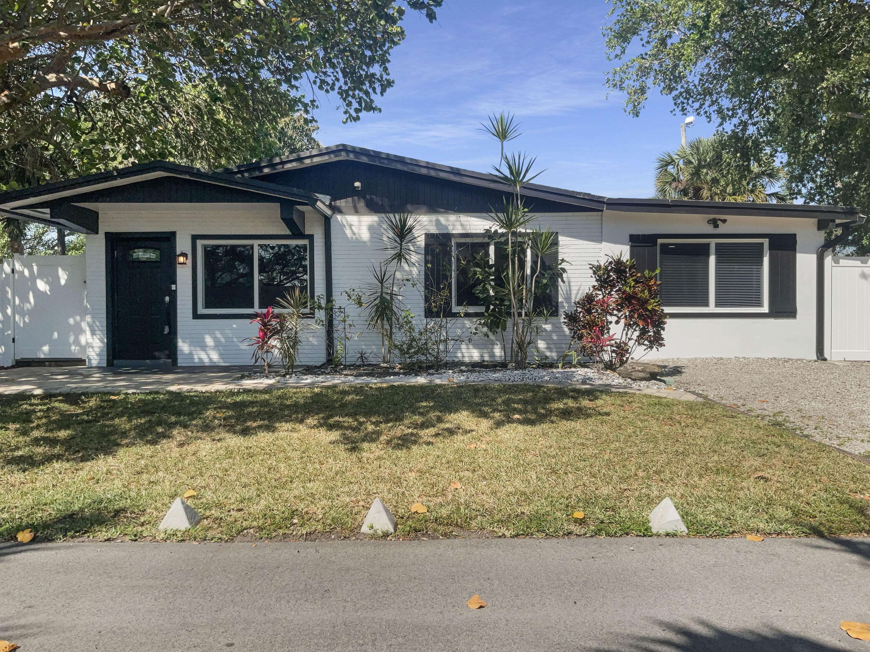 3233 SW 14th AVE, Fort Lauderdale, FL 33315
