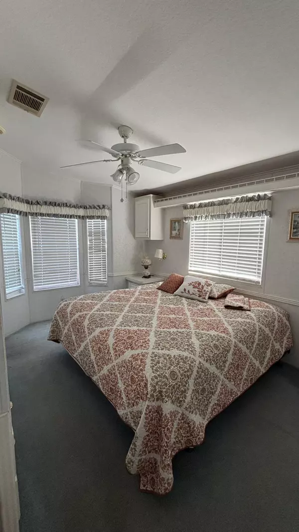 Okeechobee, FL 34974,5224 SE 67th AVE