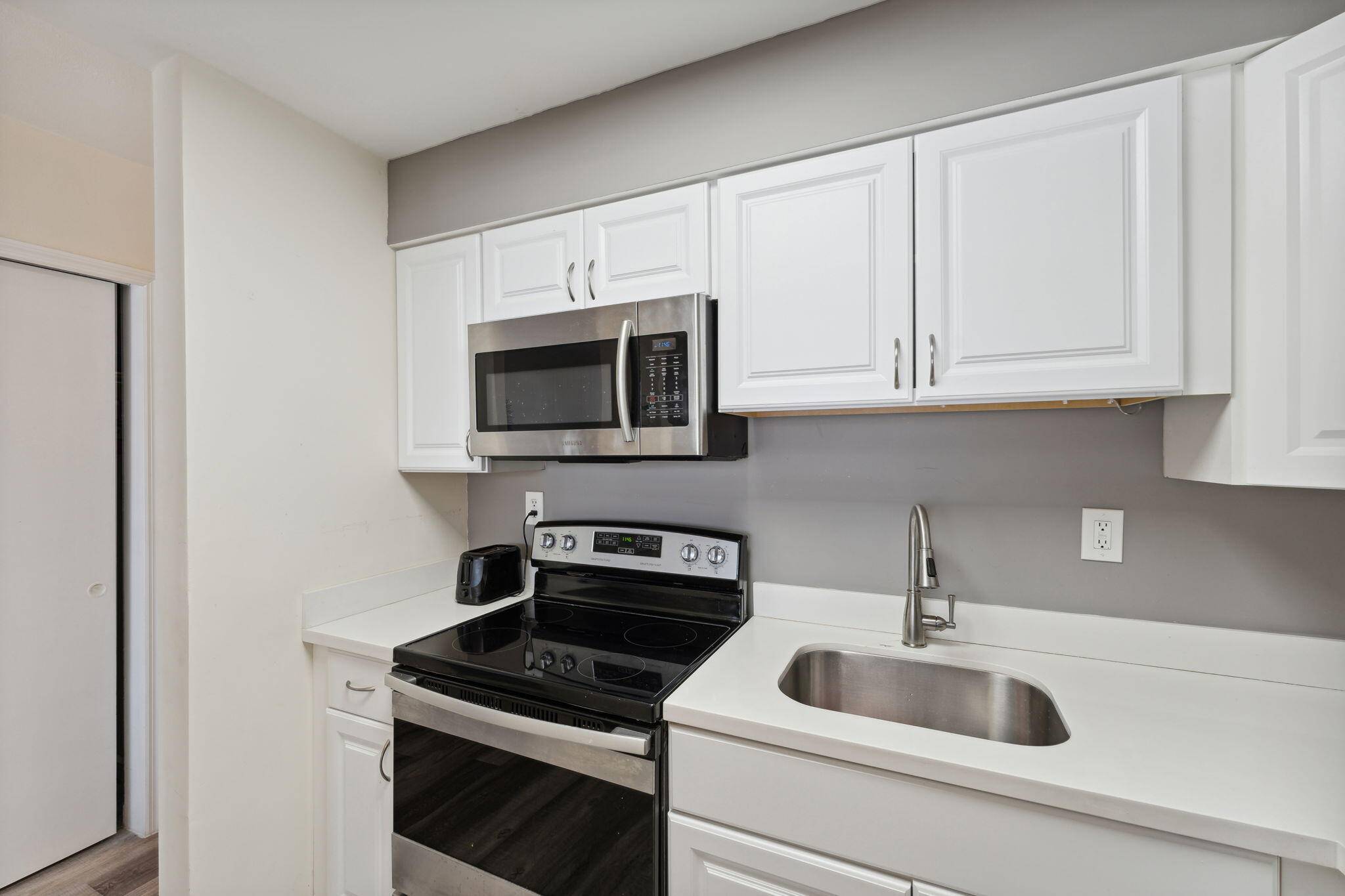 1450 NE 170th ST 114, North Miami Beach, FL 33162