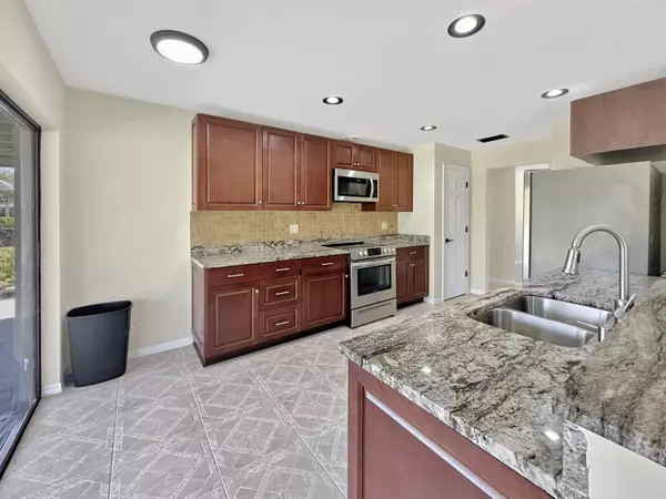 Fort Pierce, FL 34951,5208 Eagle DR