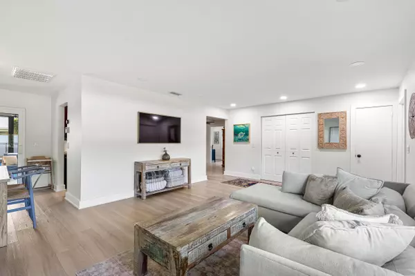 Palm Beach Gardens, FL 33410,4256 Gardenia DR