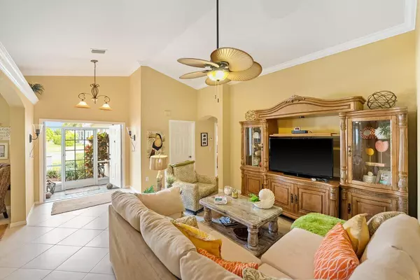 Port Saint Lucie, FL 34986,546 SW Indian Key DR