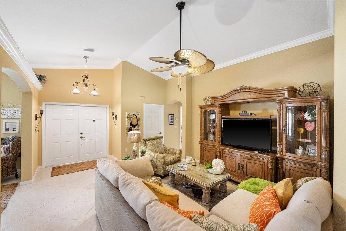 Port Saint Lucie, FL 34986,546 SW Indian Key DR