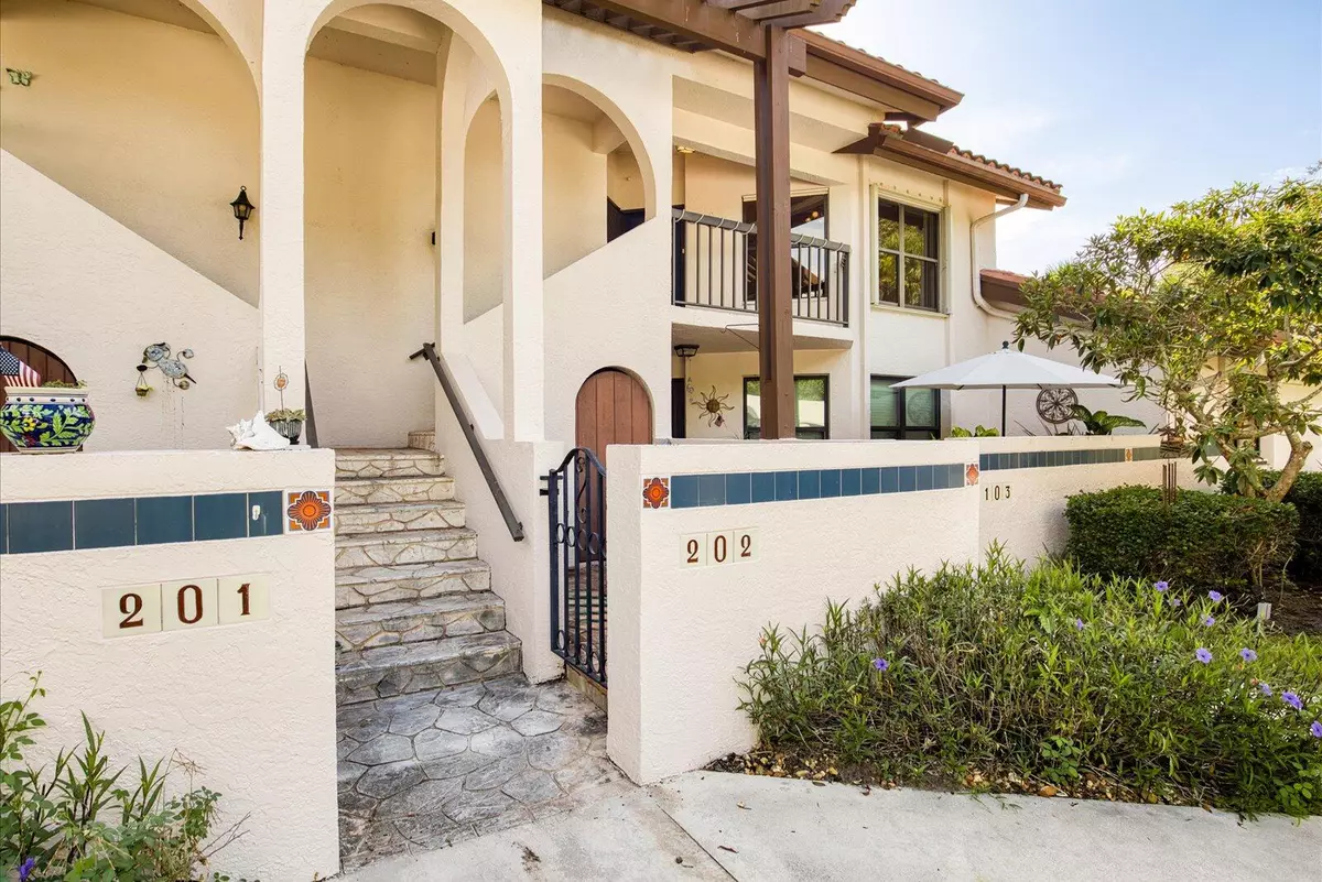 Stuart, FL 34997,6031 SE Martinique DR 202