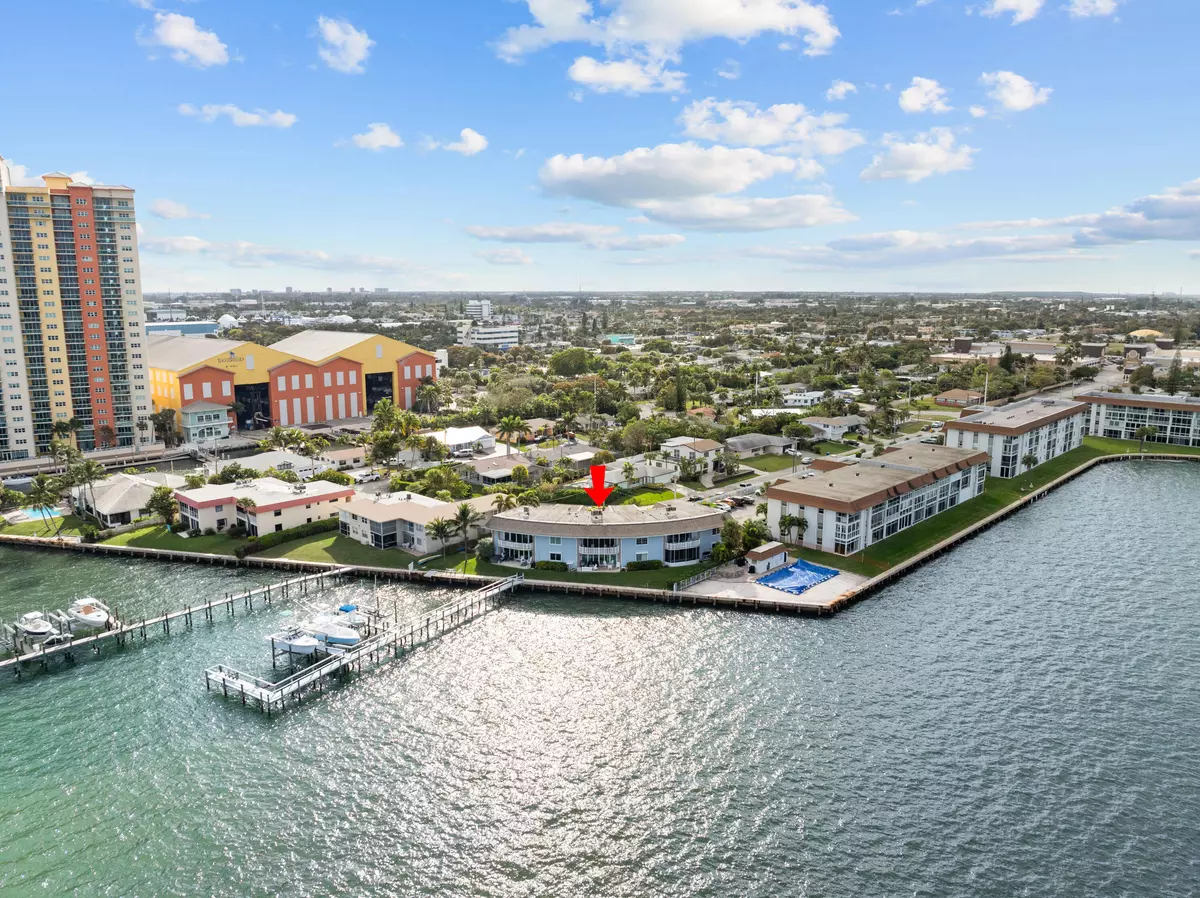 Riviera Beach, FL 33404,371 Wilma CIR 3