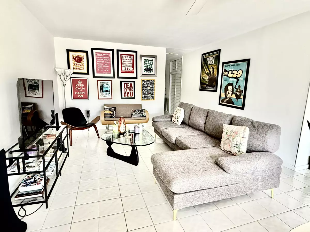 Delray Beach, FL 33483,128 Venetian DR