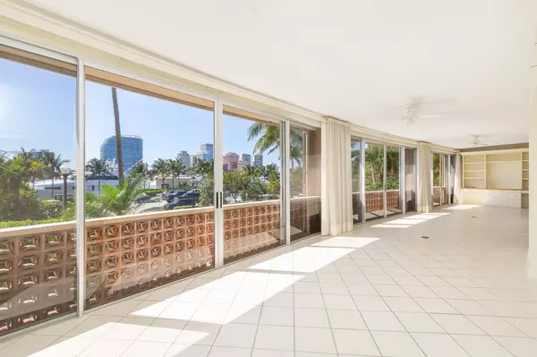 Palm Beach, FL 33480,369 S Lake DR 2d