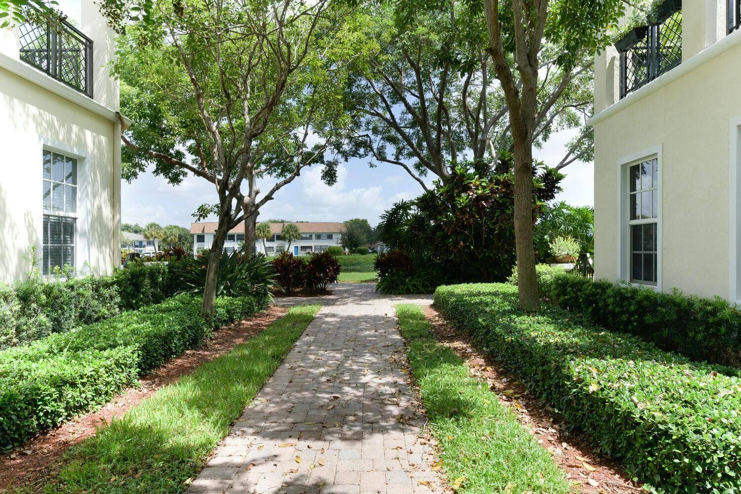 8339 NW 7th TER, Boca Raton, FL 33487