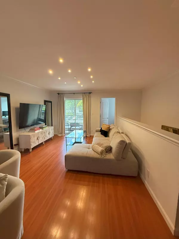 Pompano Beach, FL 33069,107 Gardens DR 206