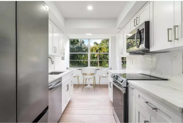 Pembroke Pines, FL 33026,900 Saint Charles PL L12