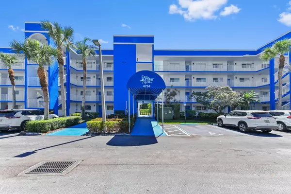 4734 E Lucerne Lakes BLVD 302, Lake Worth, FL 33467