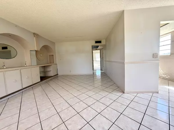 West Palm Beach, FL 33417,401 Chatham T