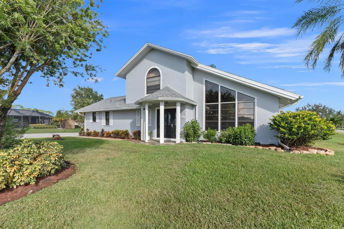 Port Saint Lucie, FL 34983,843 SE Thornhill DR