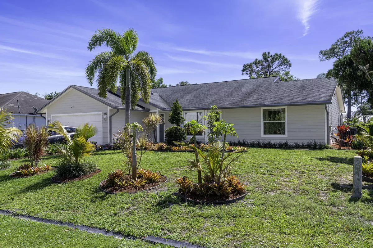 Port Saint Lucie, FL 34983,932 SE Damask AVE