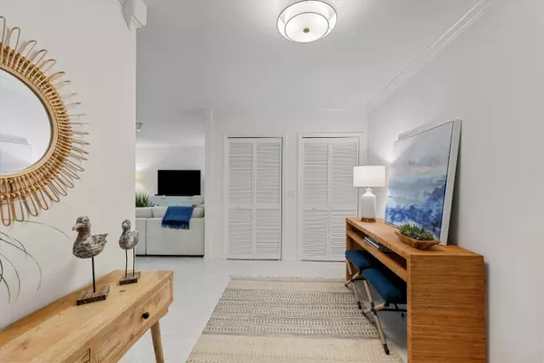 Jupiter, FL 33477,17166 Waterbend DR 111