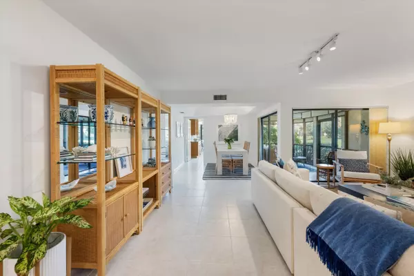 Jupiter, FL 33477,17166 Waterbend DR 111