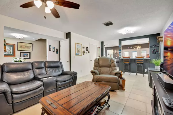 Palm Beach Gardens, FL 33403,415 Sandtree DR