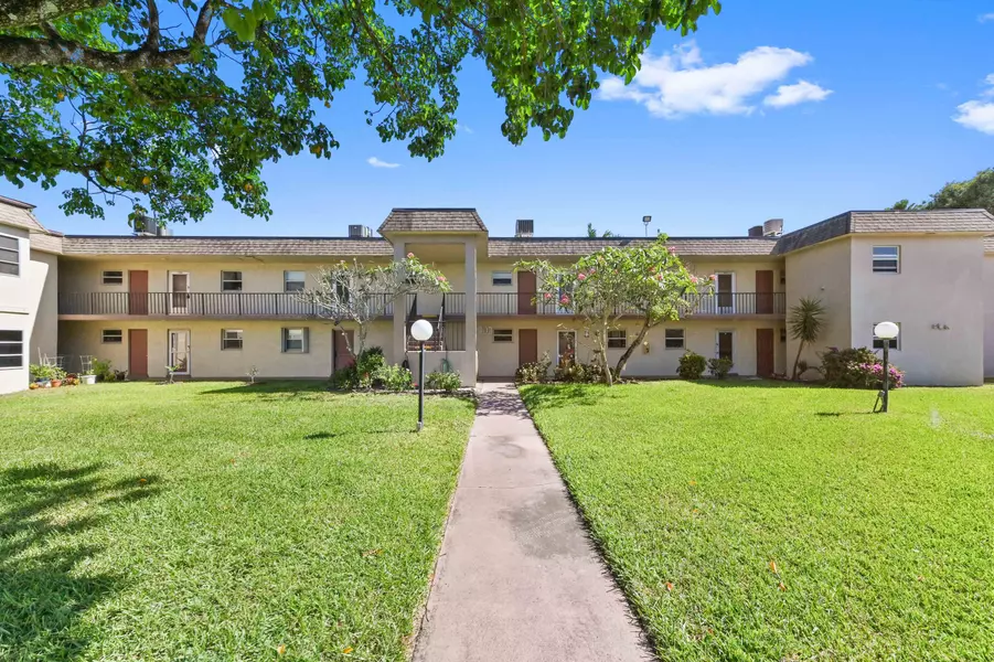 700 Lori DR 197, Palm Springs, FL 33461