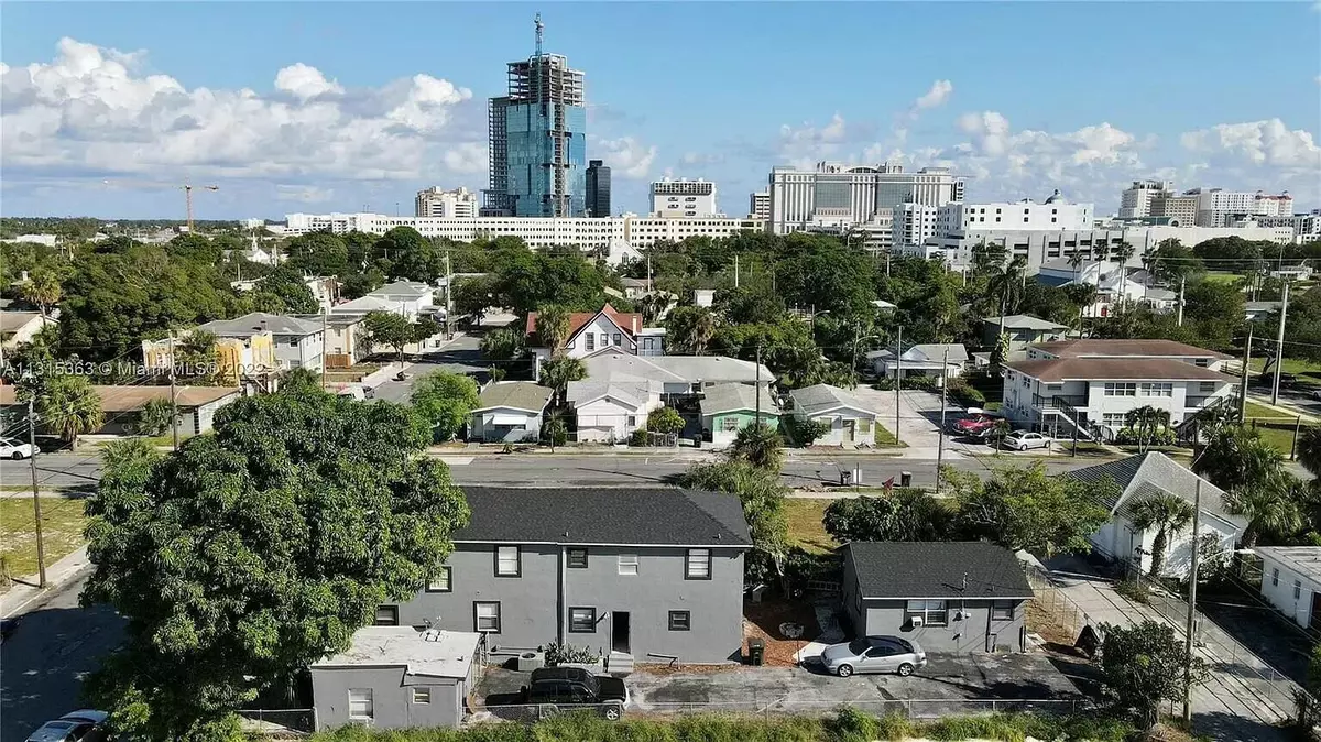 West Palm Beach, FL 33401,904 4th ST