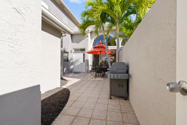 Delray Beach, FL 33484,5465 Monterey CIR 16