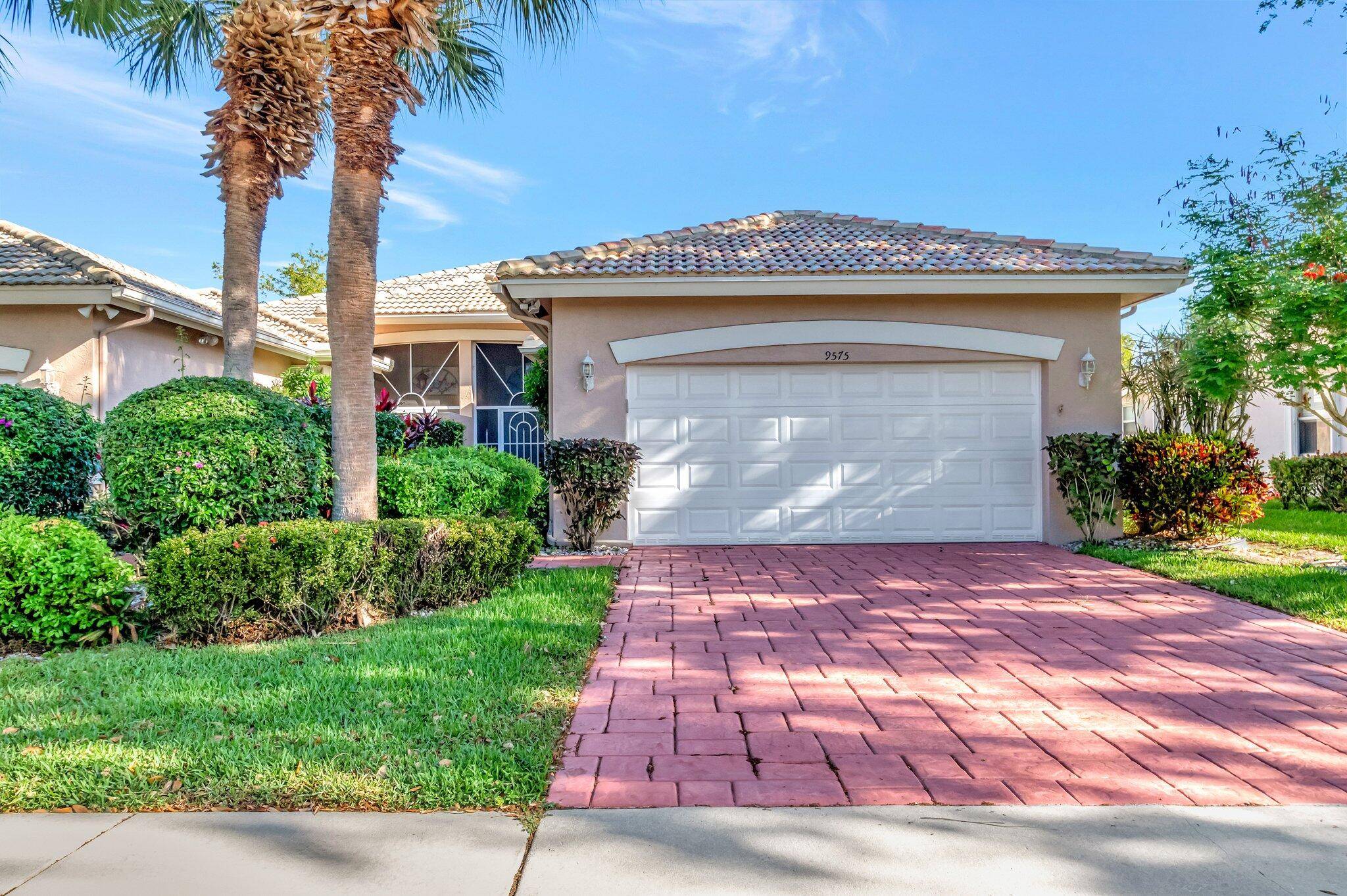 9575 N N Crescent View DR, Boynton Beach, FL 33437