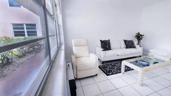 West Palm Beach, FL 33417,319 Chatham P