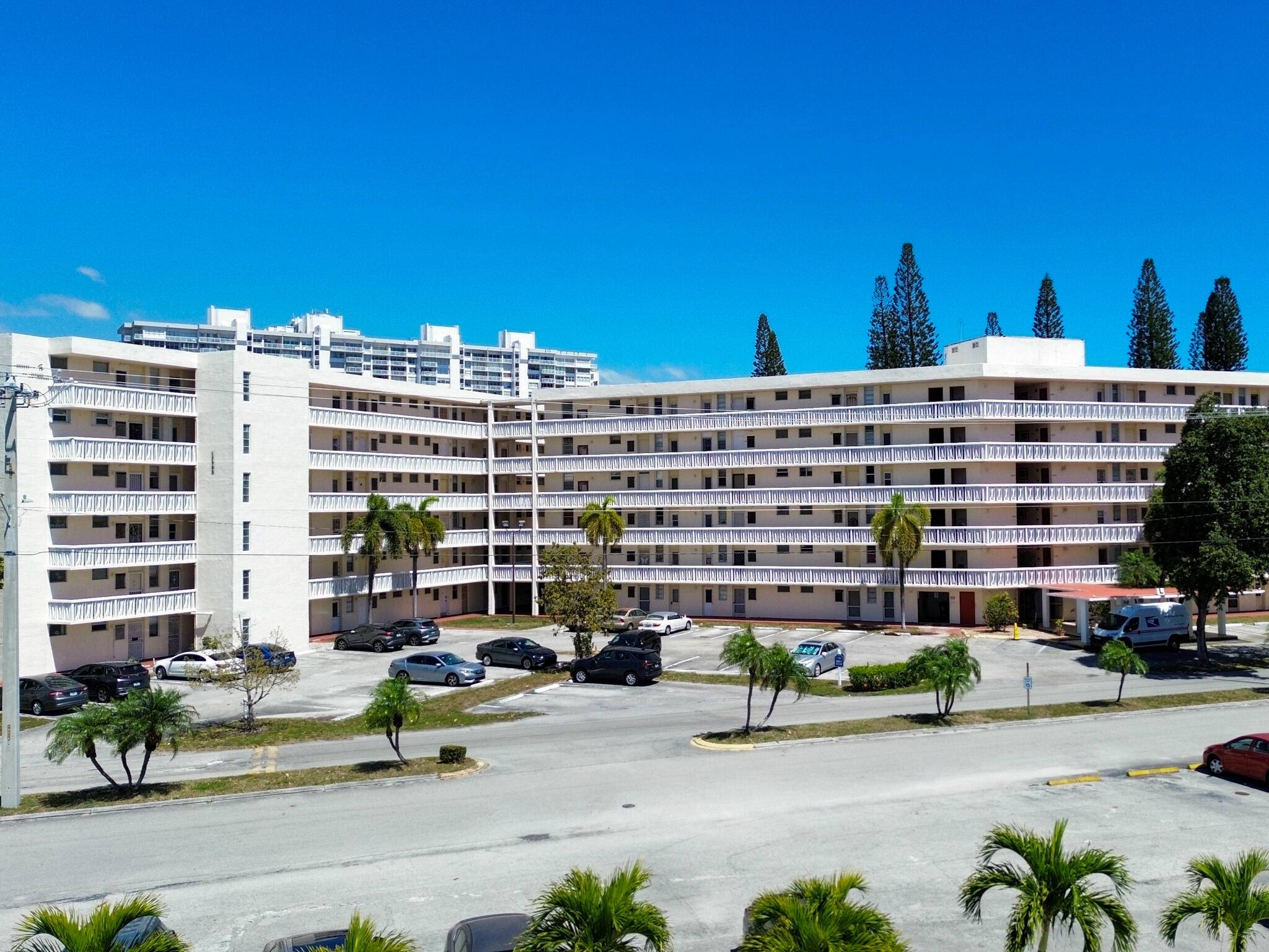 Aventura, FL 33160,2905 Point East DR L503
