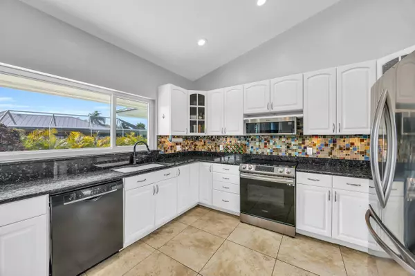 Tequesta, FL 33469,11 Hemlock LN