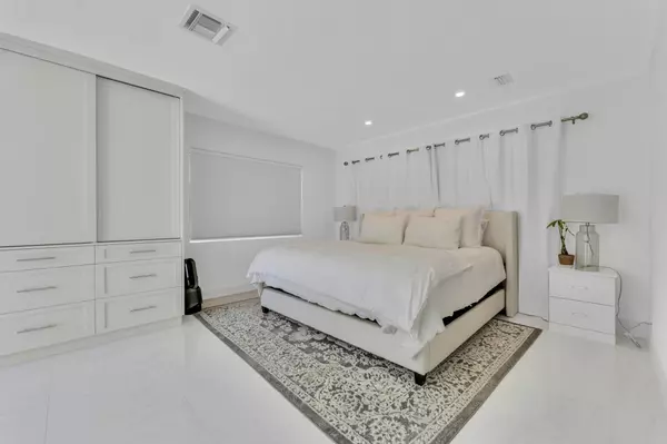 Wilton Manors, FL 33334,1529 NE 28th DR