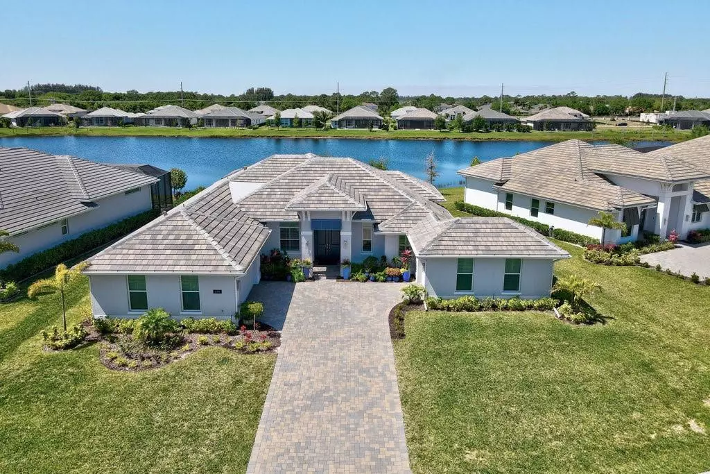 Vero Beach, FL 32967,5594 Bent Pine SQ
