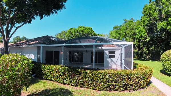2803 Pin Oak CT, Palm Beach Gardens, FL 33410