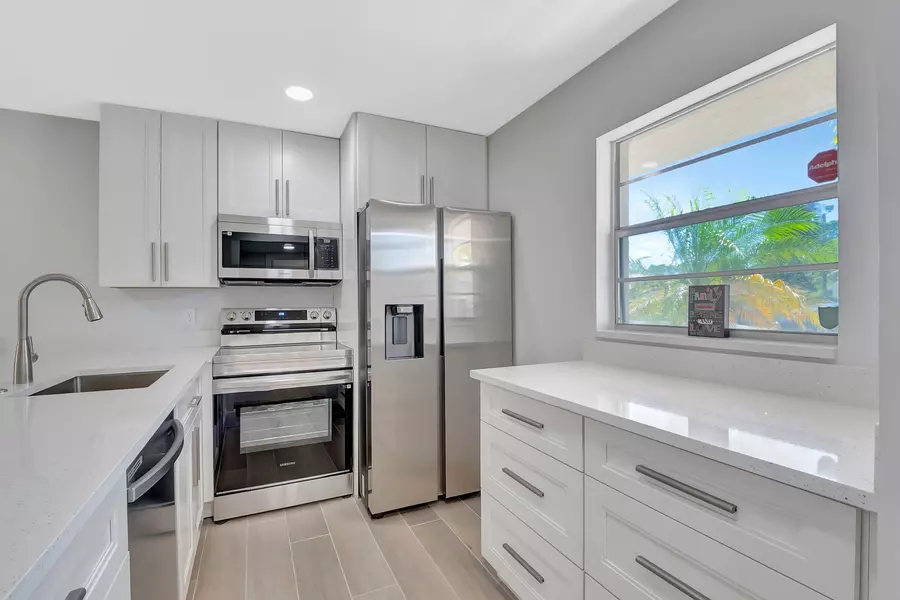 2601 NE 3rd CT 105, Boynton Beach, FL 33435