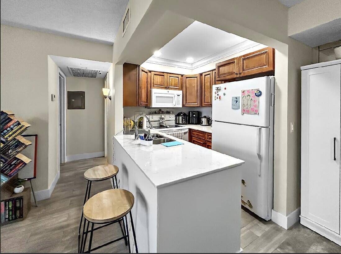 Lake Worth, FL 33467,7082 Golf Colony 201 CT 201