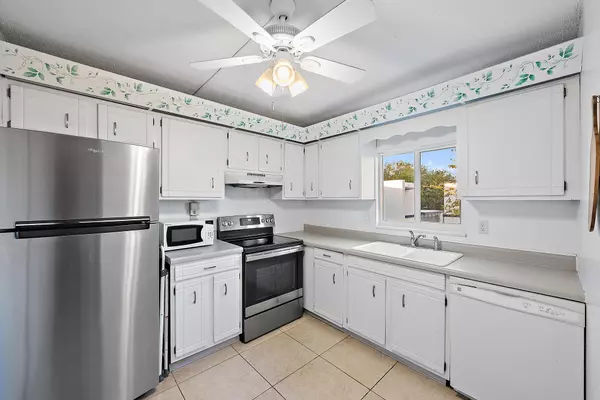 Jensen Beach, FL 34957,1561 NE 12th TER C-14