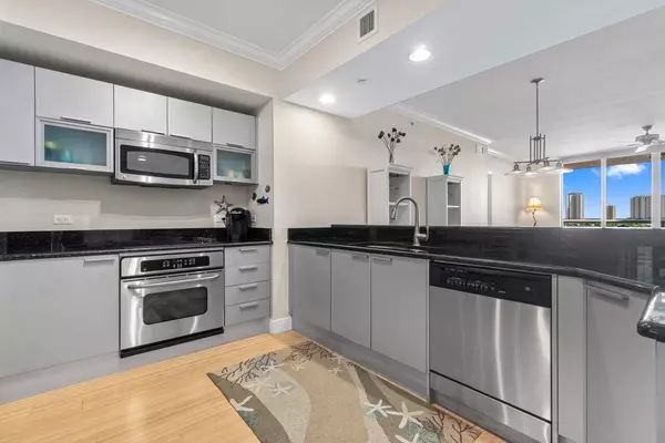 Riviera Beach, FL 33404,2640 Lake Shore DR 708