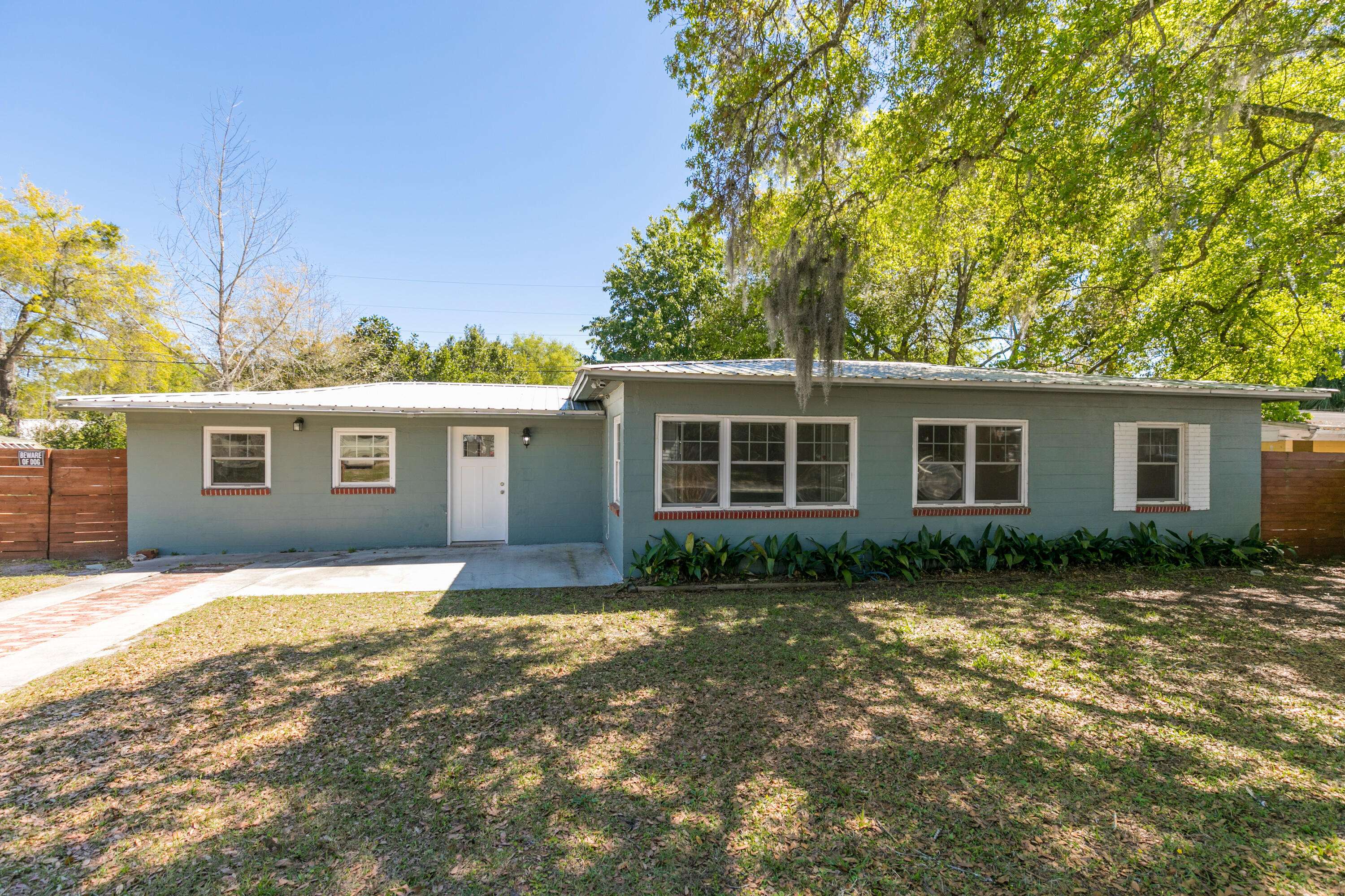 105 W Oak Hill DR, Palatka, FL 32177